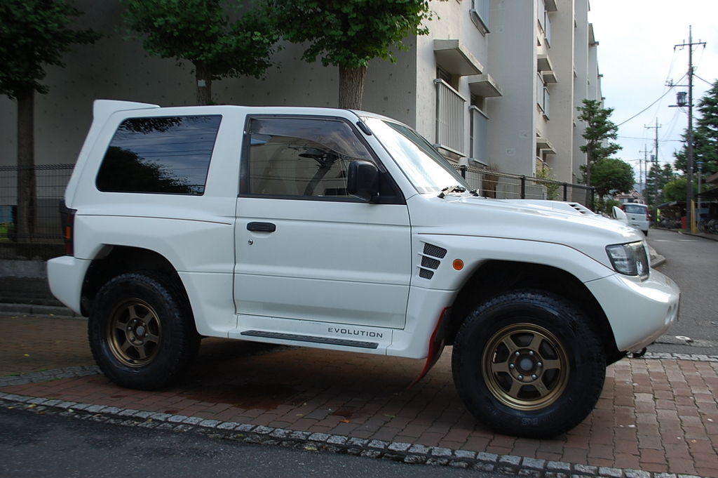 Pajero Evolution 5spd with Bronze Volks Racing alloys!